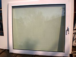 Nr. 1. Beschreibung: Kipp Fenster, Masse:1785 x 1555, Farbe: RAL 9016, Profil: SAPA E 65, Glas: mit, Preis (Zahlbar): 270 €, Stück: 1 Stk.