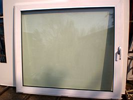 Nr. 1. Beschreibung: Kipp Fenster, Masse:1785 x 1555, Farbe: RAL 9016, Profil: SAPA E 65, Glas: mit, Preis (Zahlbar): 270 €, Stck: 1 Stk.