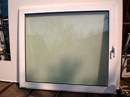 Nr. 2. Beschreibung: Kipp Fenster, Masse:1773 x 1555, Farbe: RAL 9016, Profil: SAPA E 65, Glas: mit, Preis (Zahlbar): 270 €, Stück: 1 Stk.