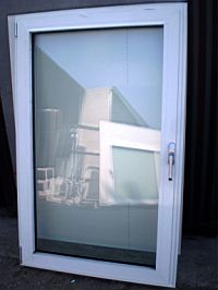 Nr. 3. DK Fenster, Masse: 1070 x 1550, Farbe: RAL 9016, Öffnungs richtung: Rechts, Profil: SAPA E 65, Glas: mit, Preis (Zahlbar): 220 €, Stück: 1 Stk.