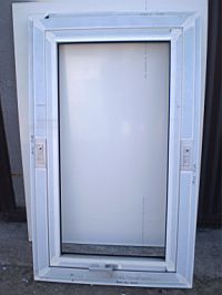 Nr. 7. Aluminium Fenster mit 180 ffnung, Masse: 1485 x 898, Farbe: RAL 9016, Profil: Metra 65 STH, Glas: mit, Preis (Zahlbar): ?, Stck: 1 Stk.