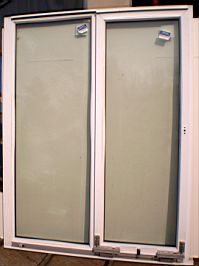 Nr. 12. Kunststoff Kipp-Schiebe Balkontür Rechts, Masse: 1590 + 40 x 2050, Farbe: Weiss RAL 9003, Öffnungs richtung: Schiebe auf Rechts, Profil: W70, Glas: mit, Preis (Zahlbar): ?, Stück: 1 Stk.